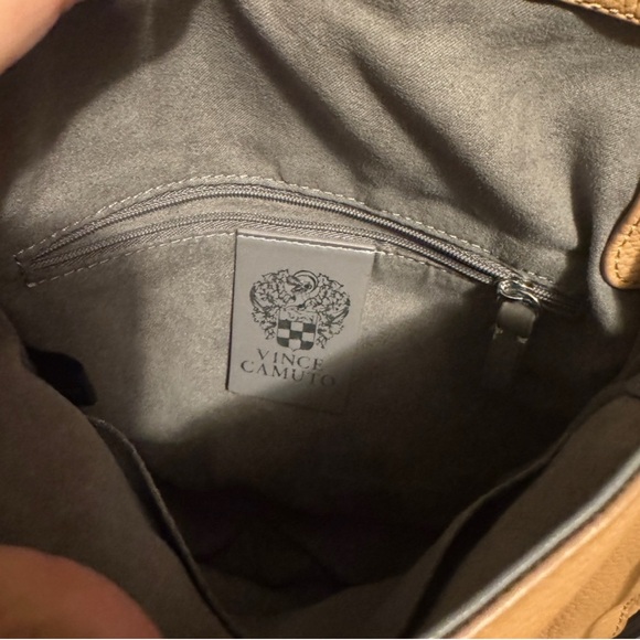 Vince Camuto Pebbled Leather Crossbody Bag in Sunglow Yellow w/Multi pockets - Picture 3 of 3